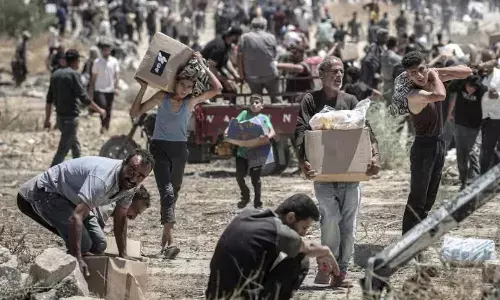 5 రూపాయల పార్లెజీ బిస్కెట్ ప్యాకెట్.. అక్కడ 2400 రూపాయలు