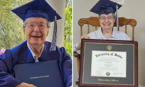 గర్భవతి కావడంతో 60 ఏళ్ల కిందట డిగ్రీ పట్టా ఇవ్వలేదు.. 88 ఏళ్ల వయసులో ఎట్టకేలకు!!