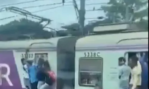 five  people died, local train, accident, mumbai