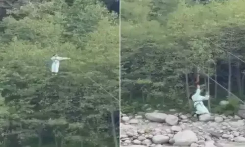 జిప్ లైన్ మీద వెళుతుండగా.. అనుకోని ప్రమాదం