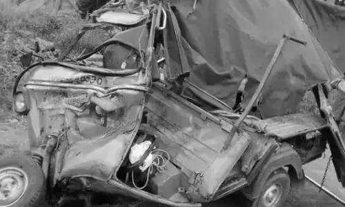 three people died, road accident, pithapuram, kakinada district