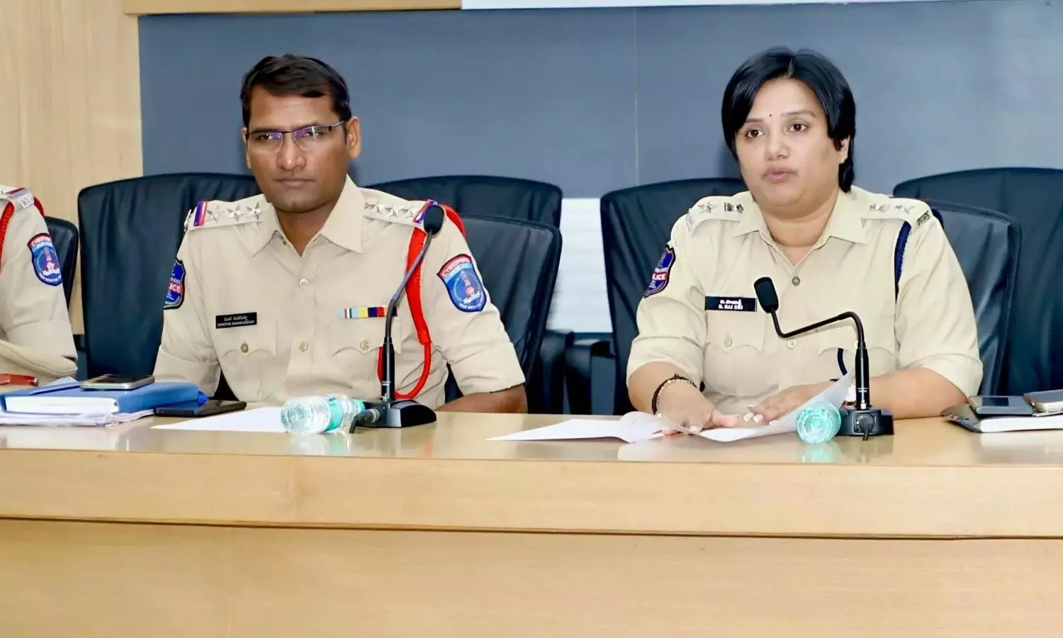 టాస్ ఎవరు గెలుస్తారో కూడా చెప్తామంటారు.. హైదరాబాద్ అడ్డాగా!!