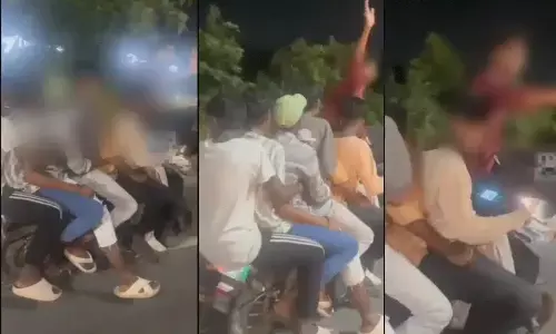 Hyderabad: ఎయిర్ పోర్టు దారిలో అతి చేస్తూ!!