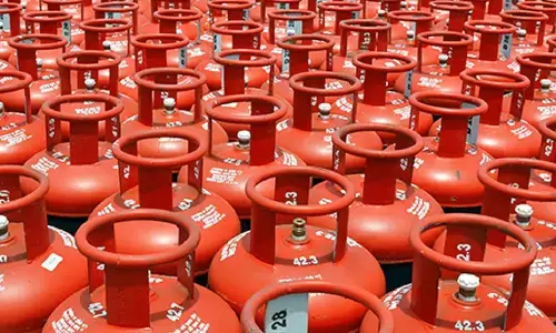 oil companies have decided to reduce gas cylinder prices in the country