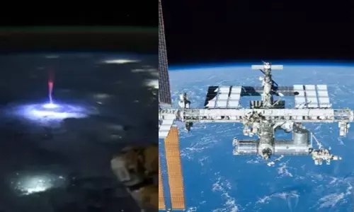 భూమిపైకి దూసుకొస్తున్న కాంతి ఖడ్గంలా!!