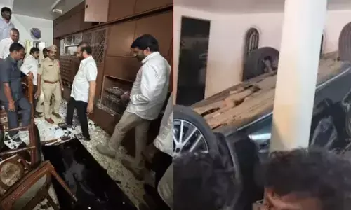 nallapareddy prasannakumar reddy,  house,  attacked,  nellore