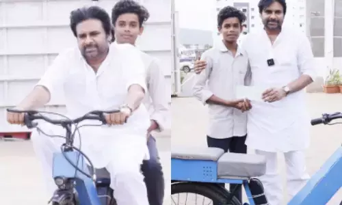 ఆ కుర్రాడికి లక్ష రూపాయలు ఇచ్చిన డిప్యూటీ సీఎం