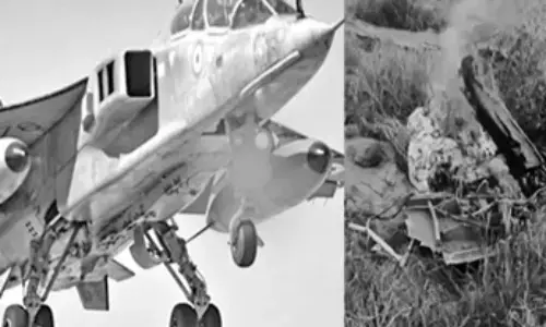 కుప్పకూలిన యుద్ధ విమానం