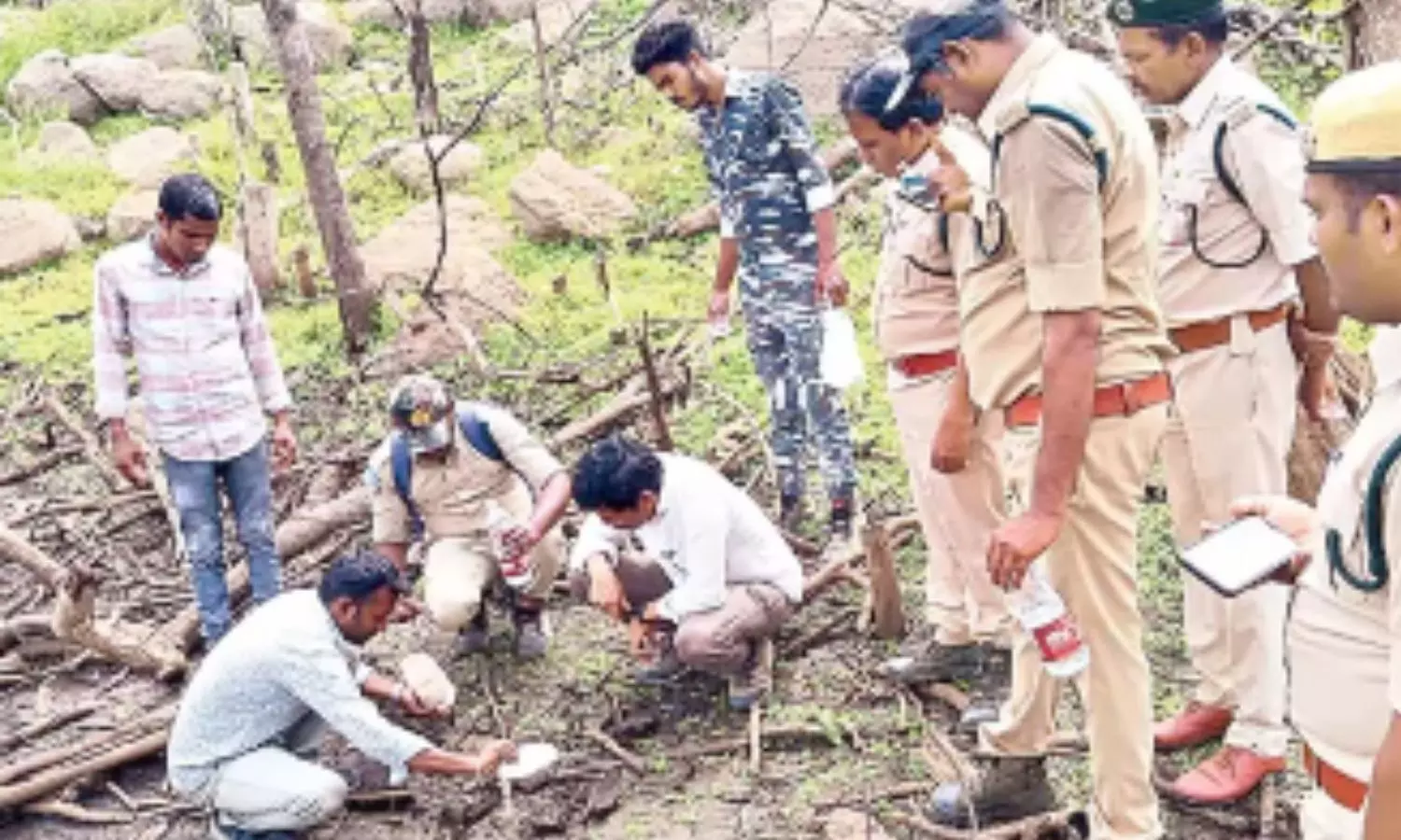 నిజామాబాద్ లో పెద్ద పులి అడుగులు చూసి భయం భయంగా!!