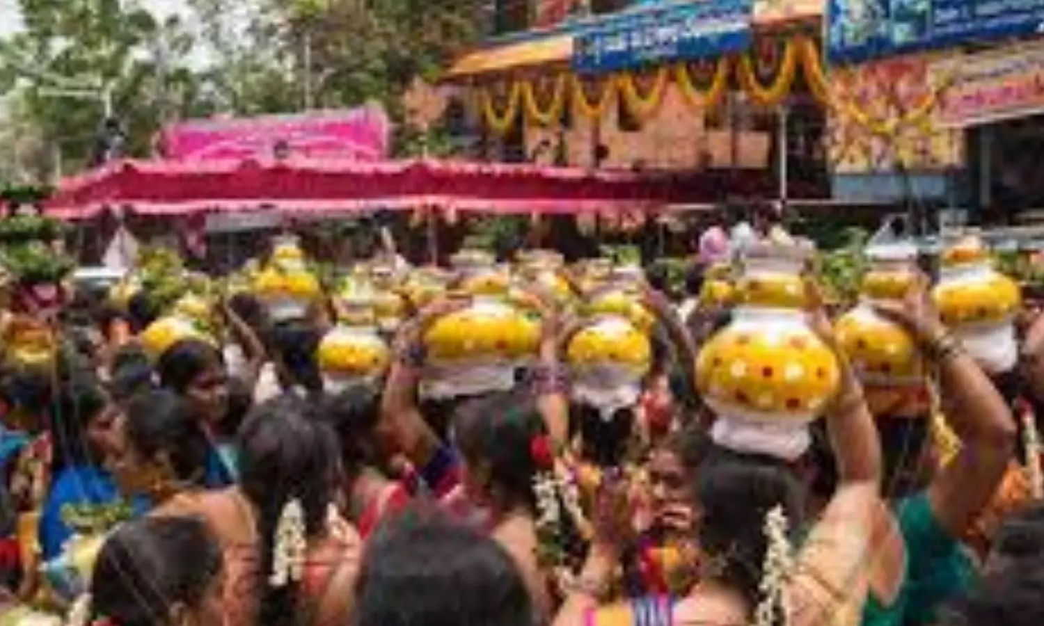 lashkar bonalu, ujjaini mahankali temple, devotees,  secunderabad.