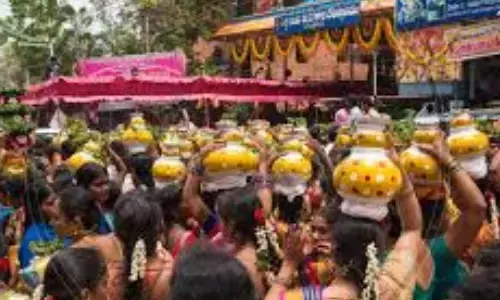 lashkar bonalu, ujjaini mahankali temple, devotees,  secunderabad.