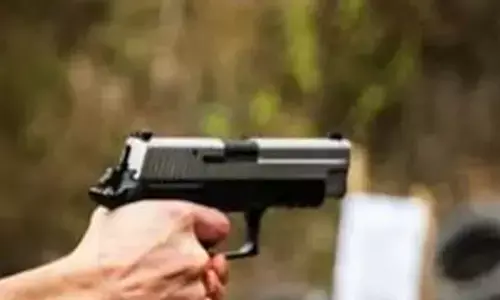 gunfiring broke out in hyderabad. firing took place in panchavati colony in manikonda