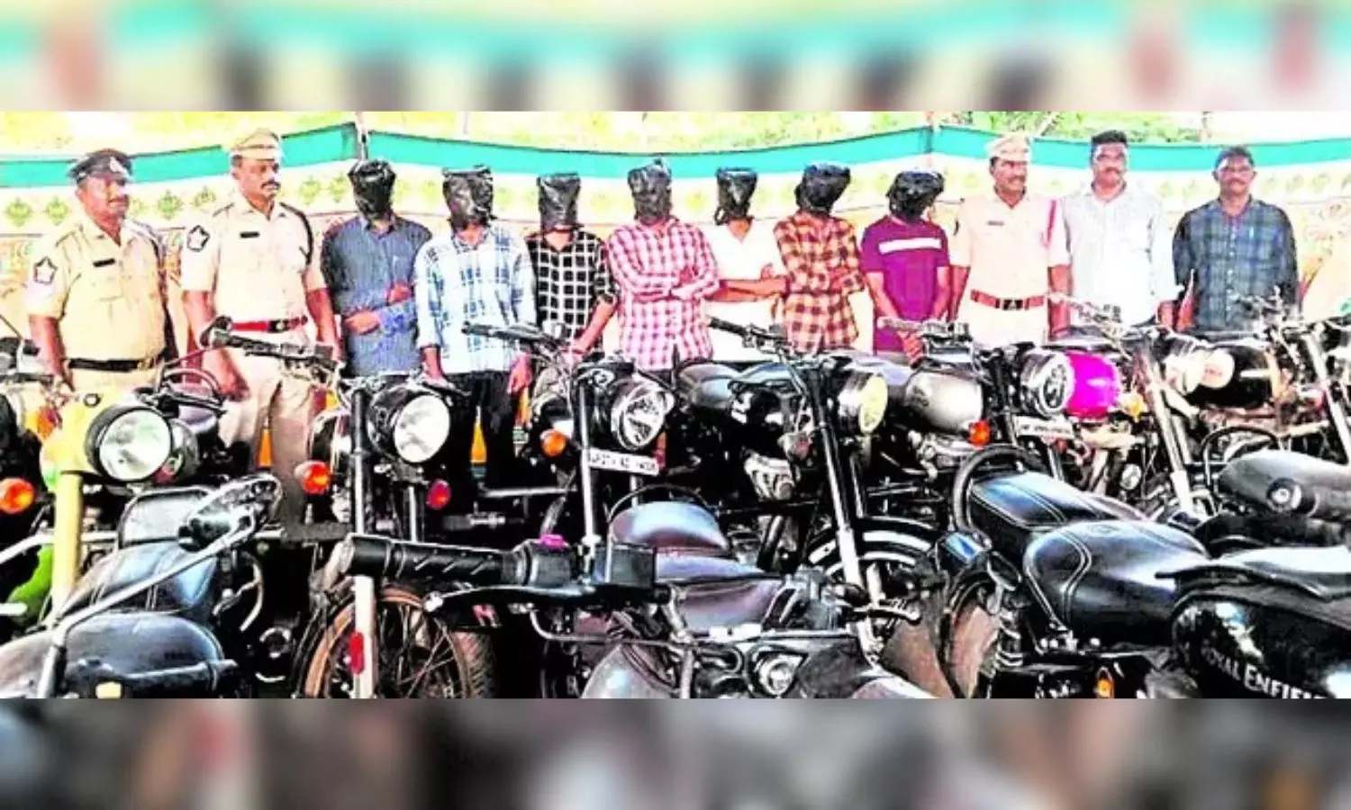 బీటెక్ చదువుతూ బుల్లెట్ బైక్స్ ను కొట్టేస్తూ!!