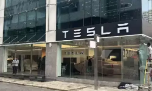 మనకూ టెస్లా కారు ధర ఎంతంటే?