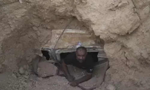 తండ్రి అంటే అంతే మరి.. బస్సునే బంకర్ గా మార్చి