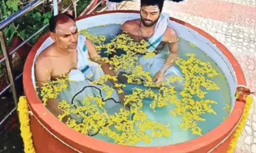 వరుణుడా కరుణించు.. వర్షం పడేనా?