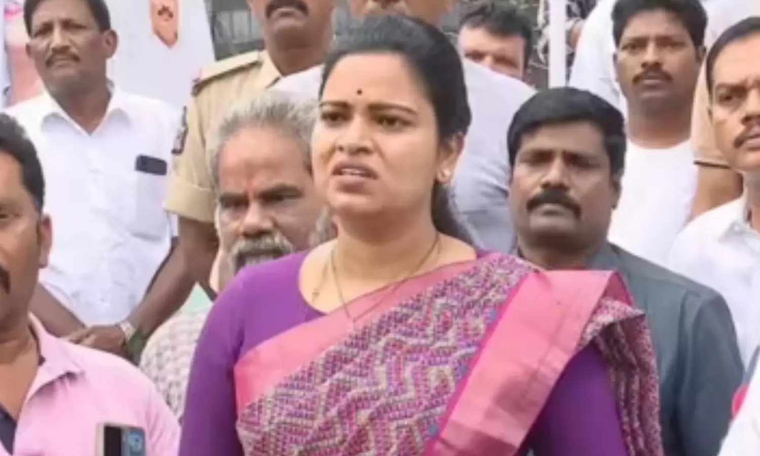 vidadala rajinij, former minister, appear, sattenapalli police station vidadala rajinij, former minister, appear, sattenapalli police station