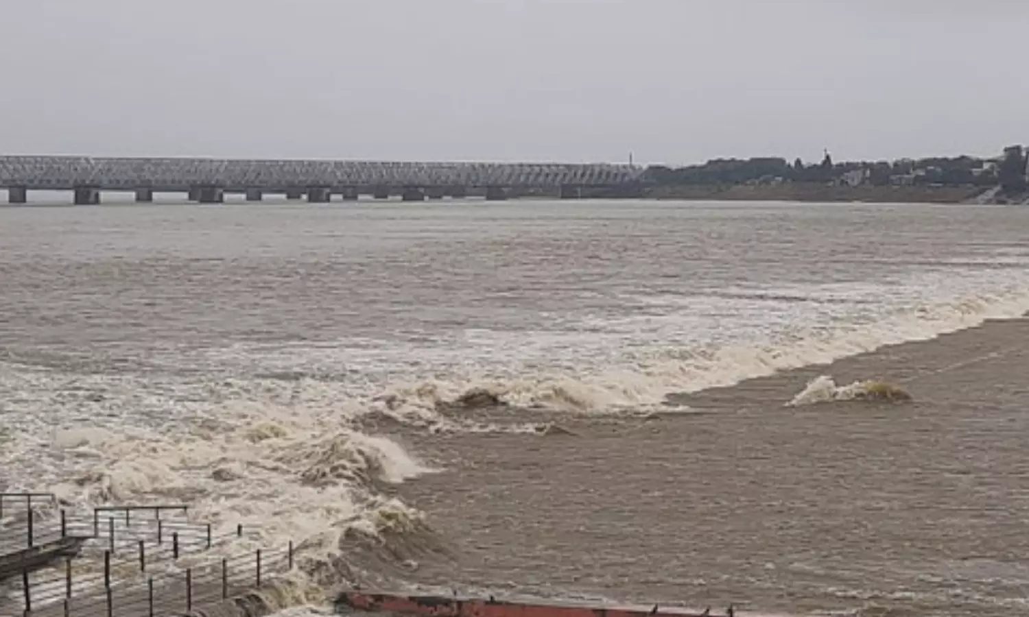 flood water, 25 gates lifted, prakasam barrage, vijayawada