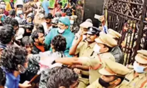 students,  protest, andhra university, visakhapatnam
