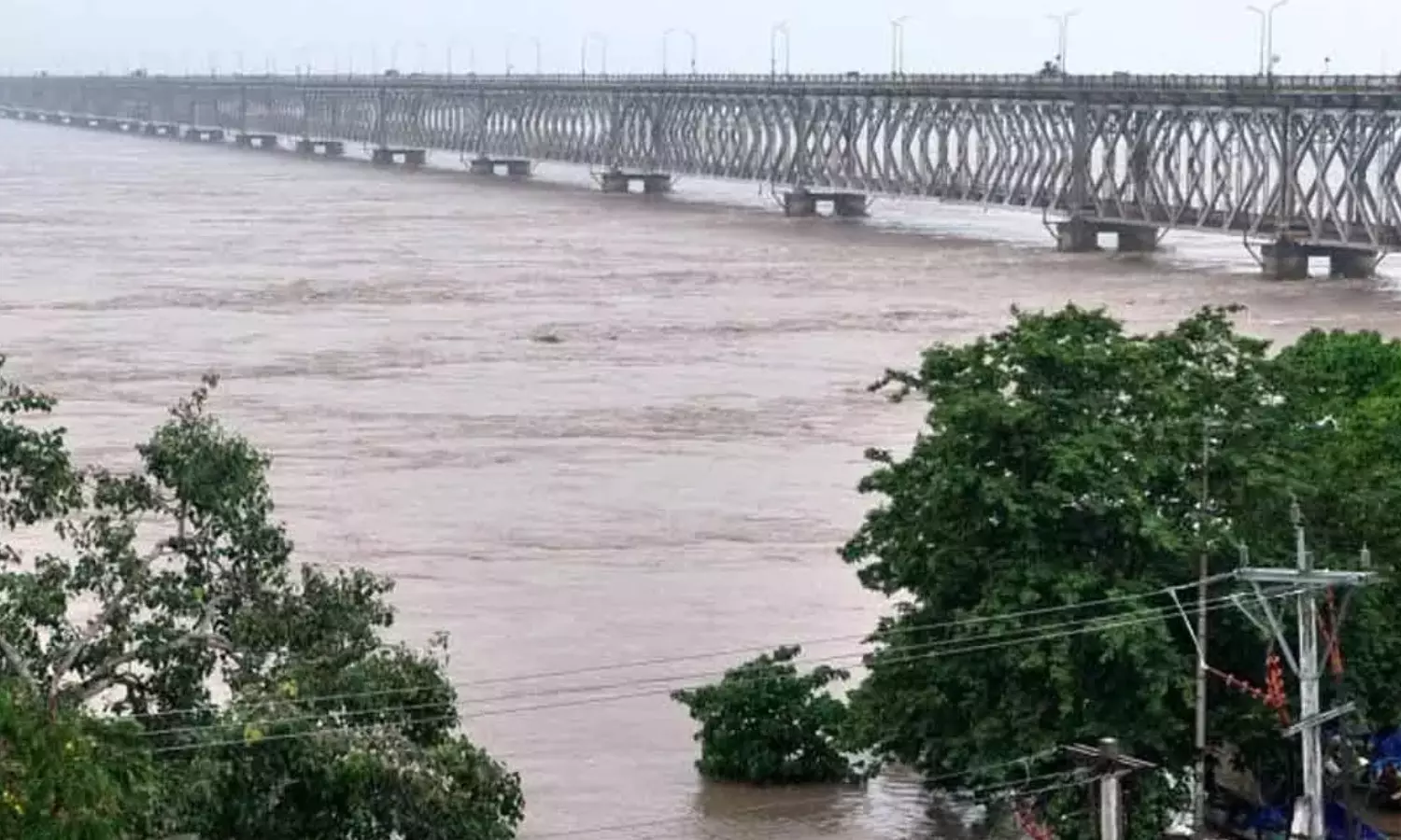 floodwaters, increasing, alert, godavari floodwaters, increasing, alert, godavari
