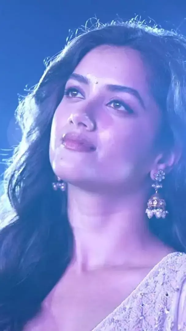 కింగ్డమ్ ప్రీ రిలీజ్ ఈవెంట్ లో భాగ్యశ్రీ బోర్సే కింగ్డమ్ ప్రీ రిలీజ్ ఈవెంట్ లో భాగ్యశ్రీ బోర్సే