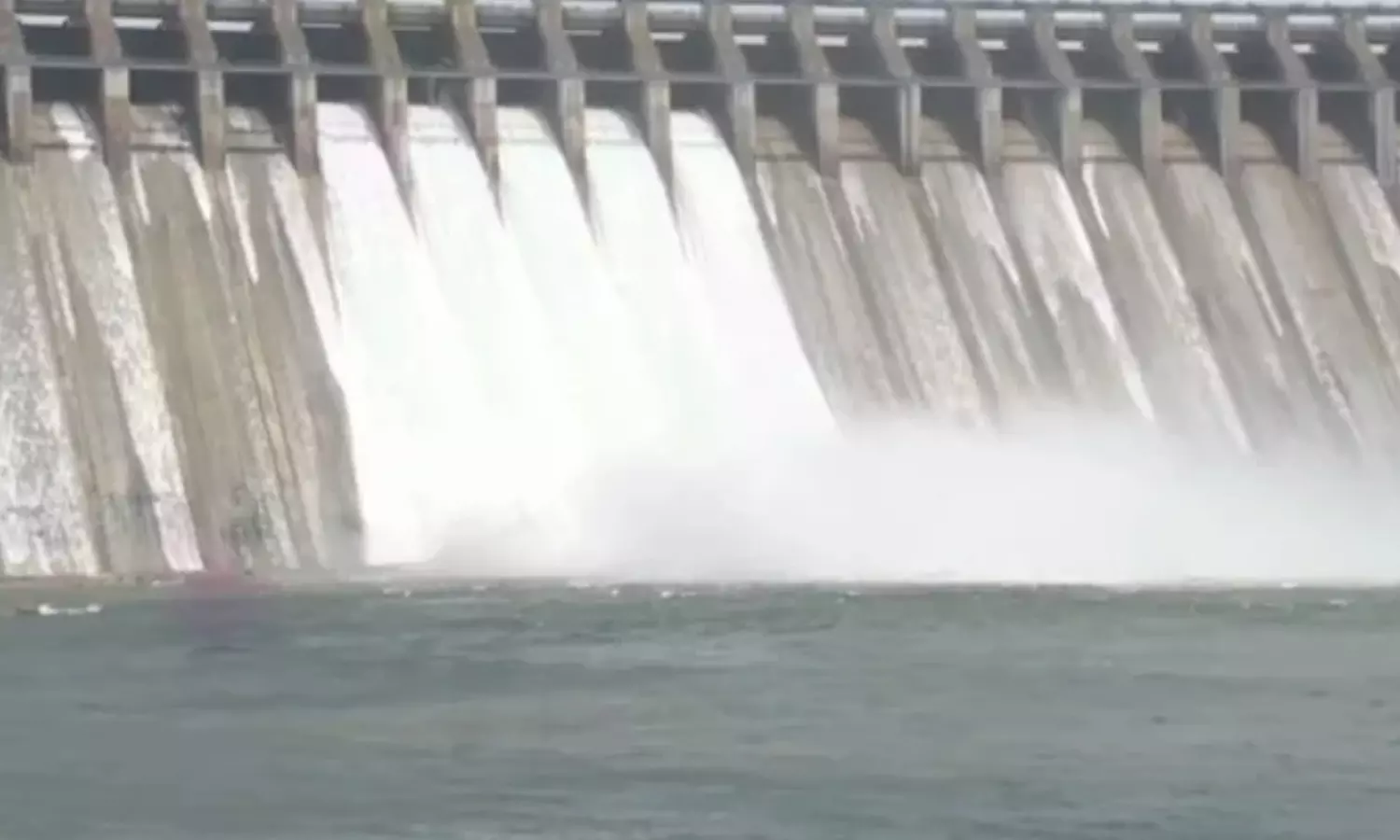 flood water continues, projects are filling up, due to heavy rains, nagarjuna sagar project