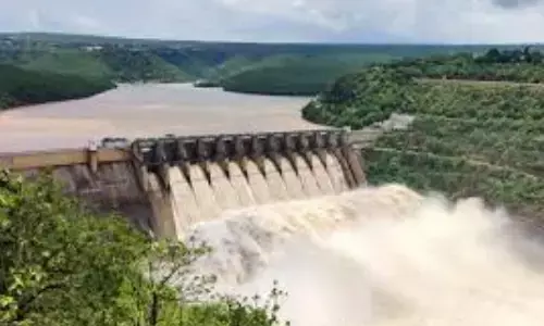 flood water continues, heavy rains,  srisailam reservoir, andhra pradesh