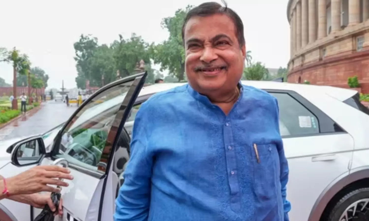 nitin gadkari, union transport minister,  received a threat bomb call, house at nagpur