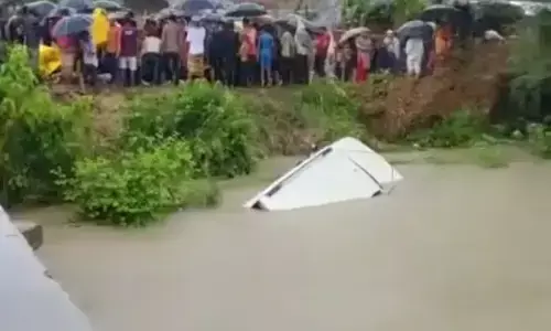 accident in uttar pradesh, eleven people died, bolero vehicle, fell into a canal