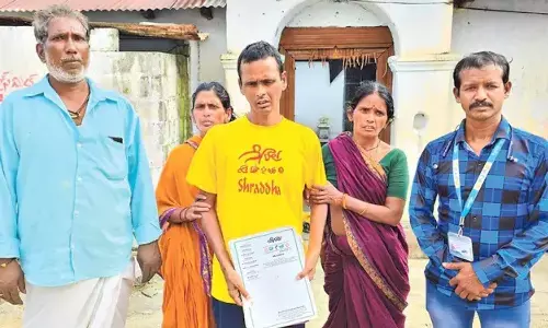 23 ఏళ్ల తర్వాత తిరిగొచ్చాడు.. అమ్మ ఉంటుందనుకుంటే!!