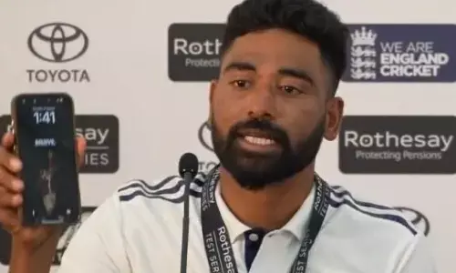 సిరాజ్ ఫోన్ వాల్ పేపర్ లో ఏముందంటే?