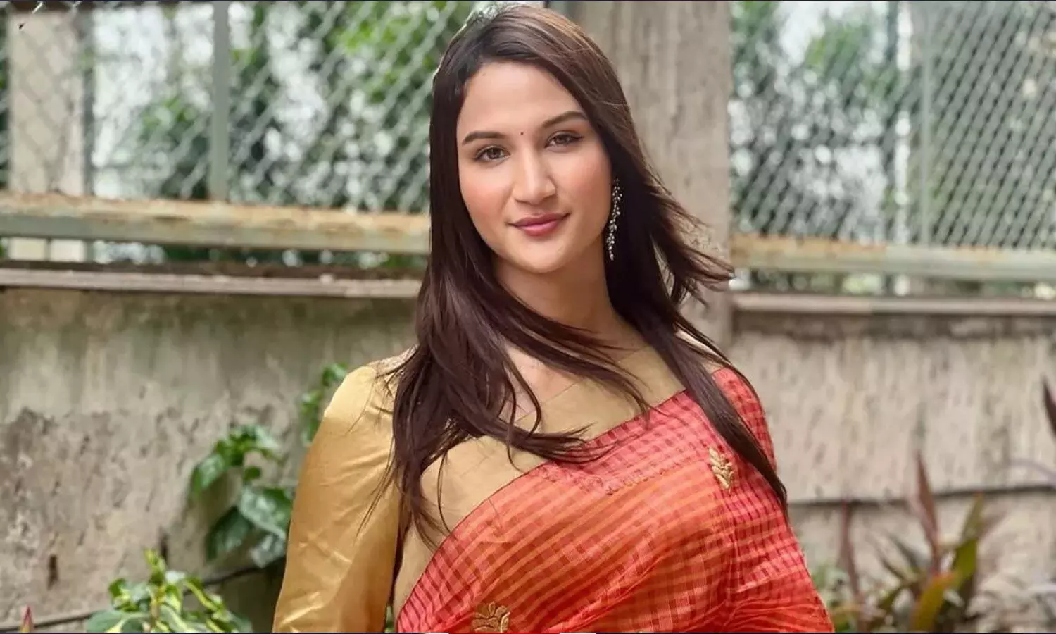 తొలిసారి చీరలో అనయా బంగర్.. ఎంతో స్పెష‌ల్‌..!