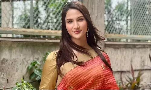 తొలిసారి చీరలో అనయా బంగర్.. ఎంతో స్పెష‌ల్‌..!