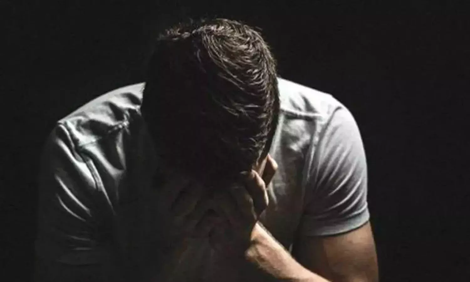 ఫోన్, ల్యాప్‌టాప్ ఇలా వాడ‌కండి.. పురుషులకు ఆ స‌మ‌స్య‌లు తప్పవు..!