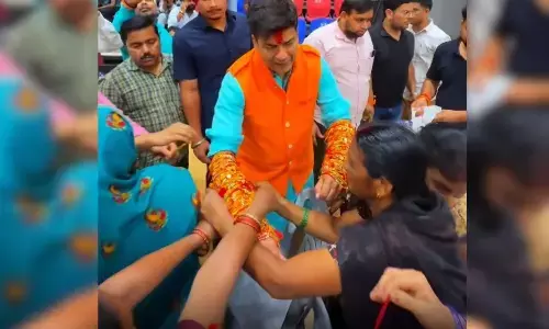 20000 రాఖీలు కట్టించుకున్నారు