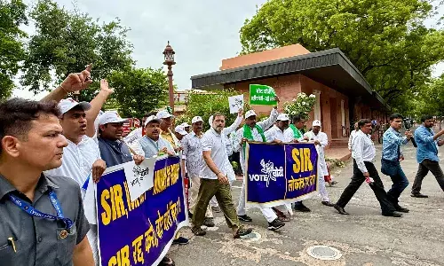 rally by congress party, mps in delhi,  led to tension, rahul gandhi and priyanka gandhi were arrest