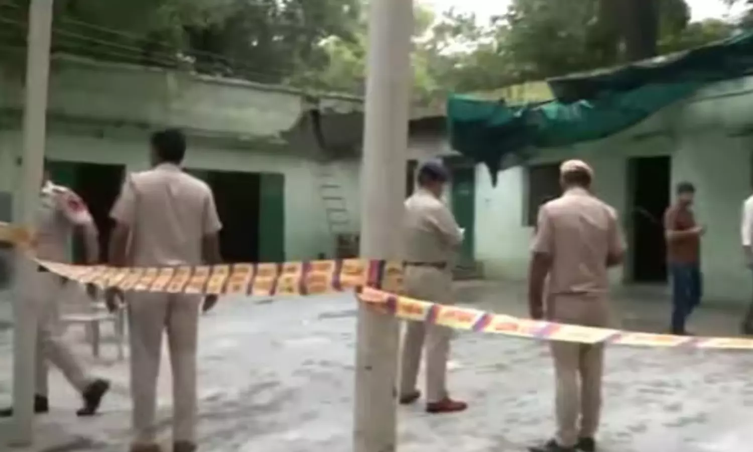 structure of humayuns tomb, nizamuddin area, trapping nine people, collapsed in delhi