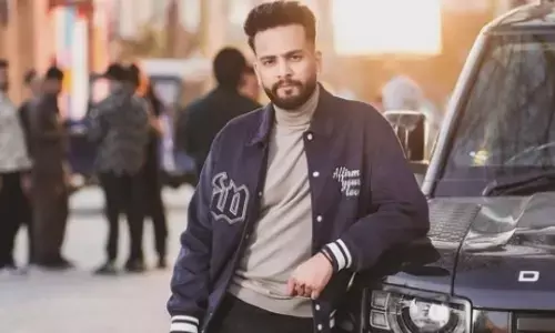 unknown persons opened fire, at the house of popular youtuber, elvish yadav, delhi