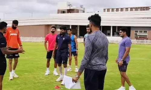 వేట మొదలైంది.. ఫాస్ట్ బౌలర్లు కావాలి