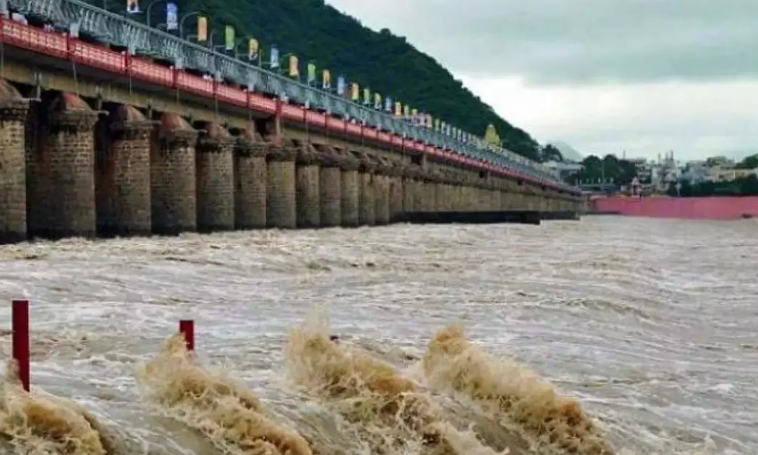 flood flow in krishna river, increases, flood water flows prakasam barrage flood flow in krishna river, increases, flood water flows prakasam barrage