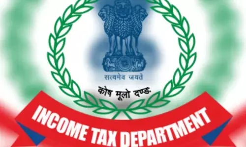 income tax department officials are conducting raids in guntur district