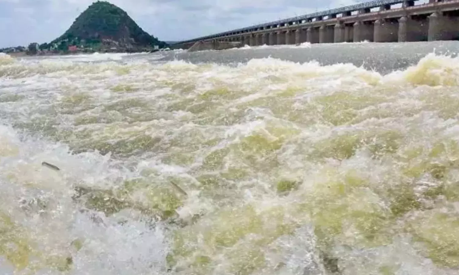 flood flow, krishna and godavari rivers,  increase, prakasam barrage