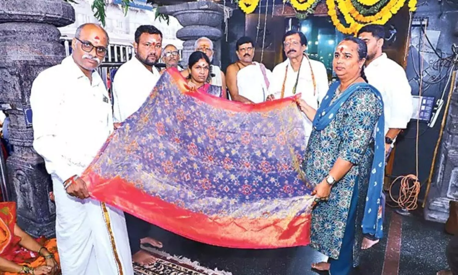 అమ్మవారికి అగ్గిపెట్టెలో ఇమిడే చీర