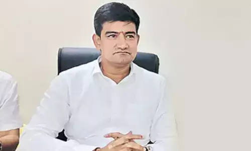 minister kondapalli srinivas, condemns, false propaganda, against amaravati