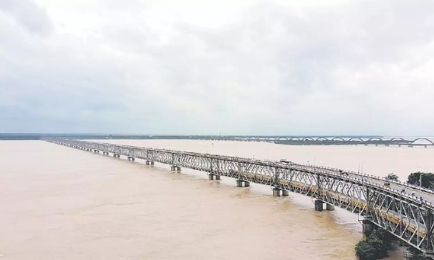 flood flow, decreased, godavari and krishna rivers,  andhra pradesh disaster management agency