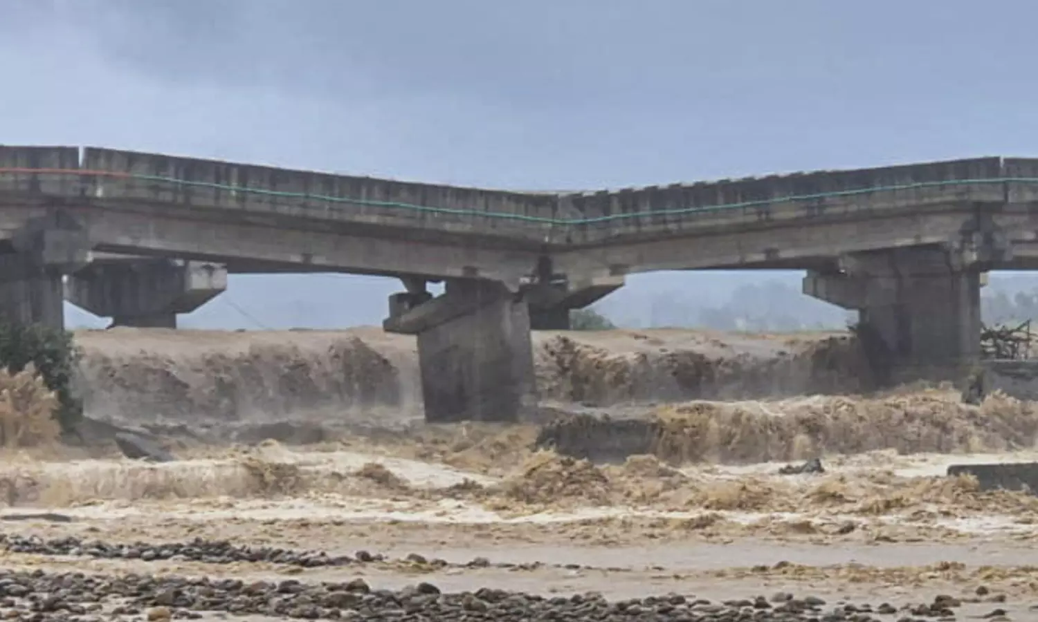 heavy rains, flash floods,  many people missing, northern india