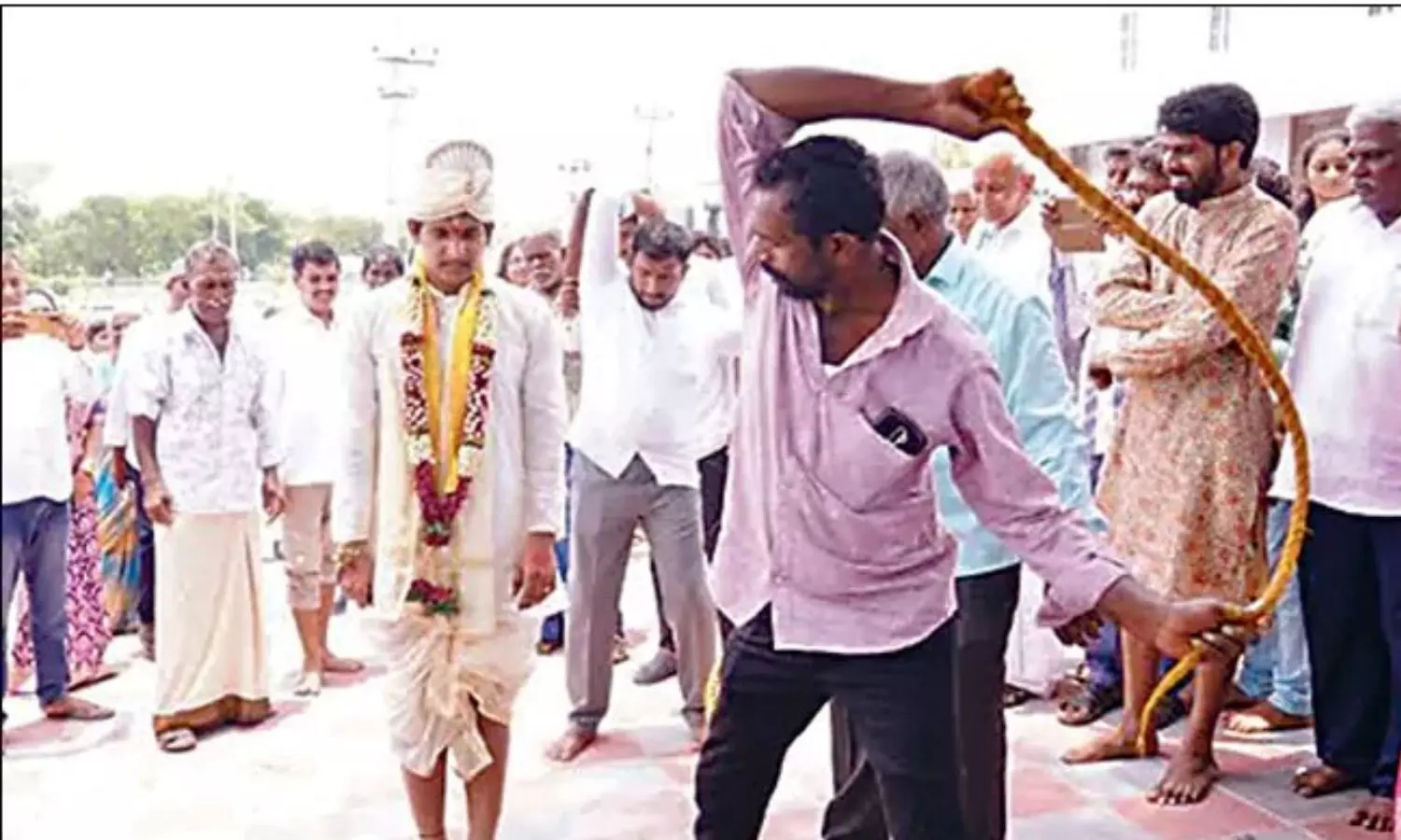 పెళ్లి చేసుకుంటే.. వాతలు తప్పవు