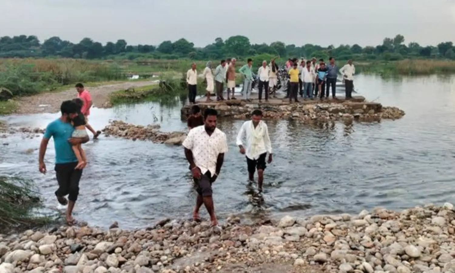 four people misisng, van going to rajasthan got washed away in a river, raveling with google maps,  rajasthan