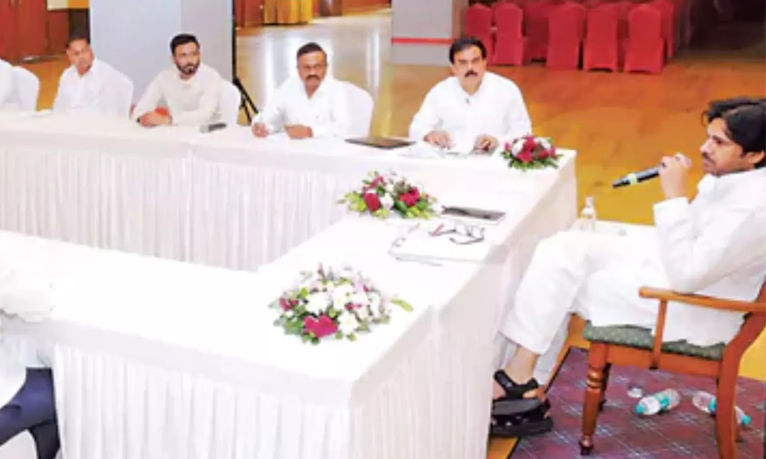 second day of the sena tho-senani meeting, pawan kalyan will meet key workers, janasena party, visakhapatnam.