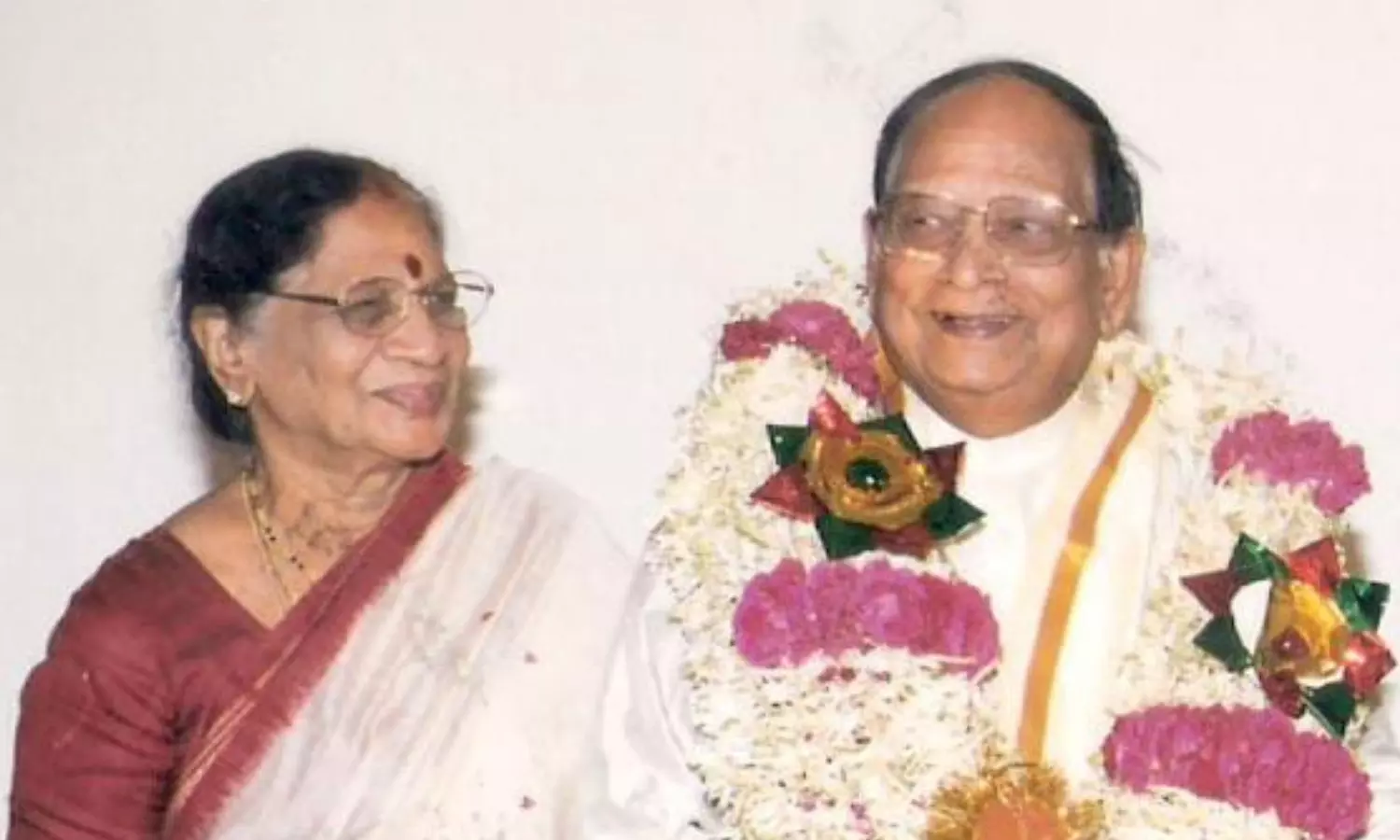 allu aravinds mother, kanakaratnam , passed away, hyderabad allu aravinds mother, kanakaratnam , passed away, hyderabad